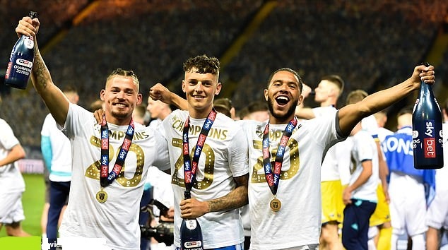 Уайт впечатлил всех своей игрой, помогая Лидсу Юнайтед попасть в Премьер-лигу в прошлом сезоне