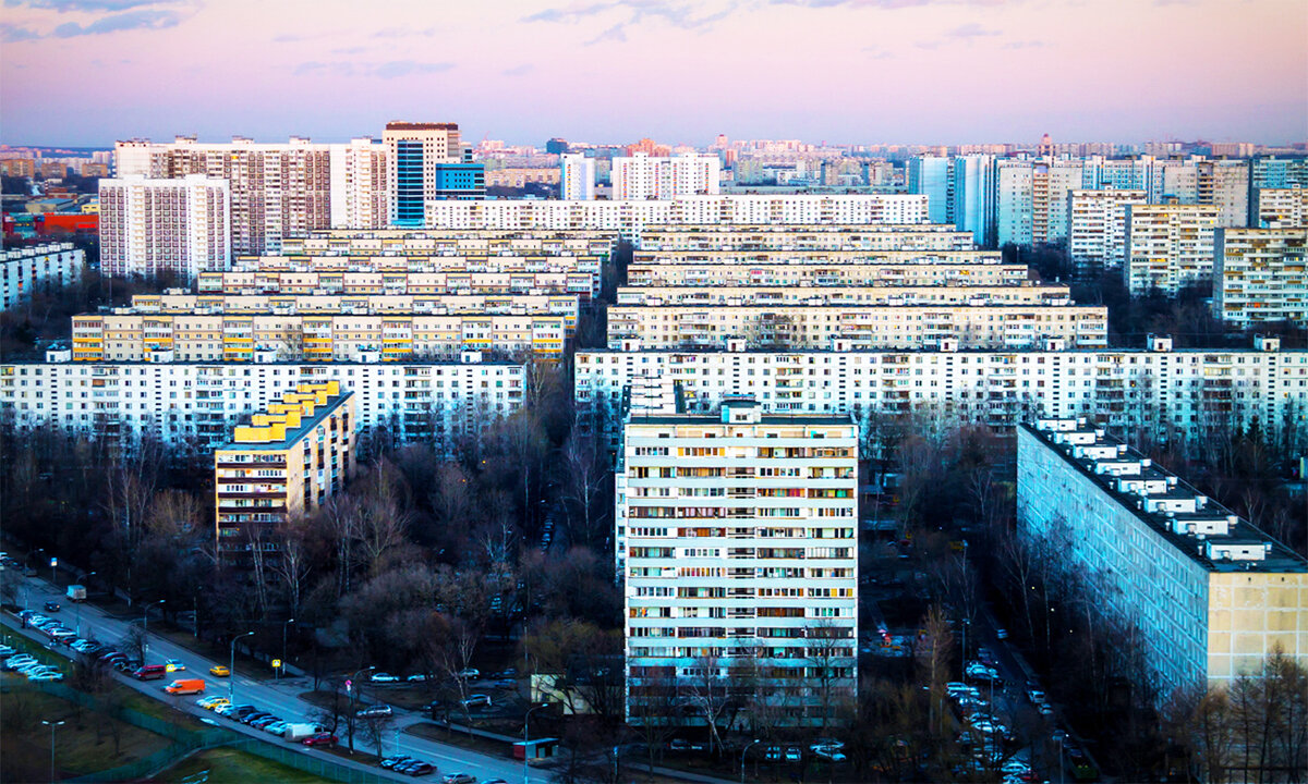 Самый крупный город московской. Северное Чертаново панельки. Окраины Москвы Чертаново. Спальный район Москвы Чертаново. Ясенево спальный район.