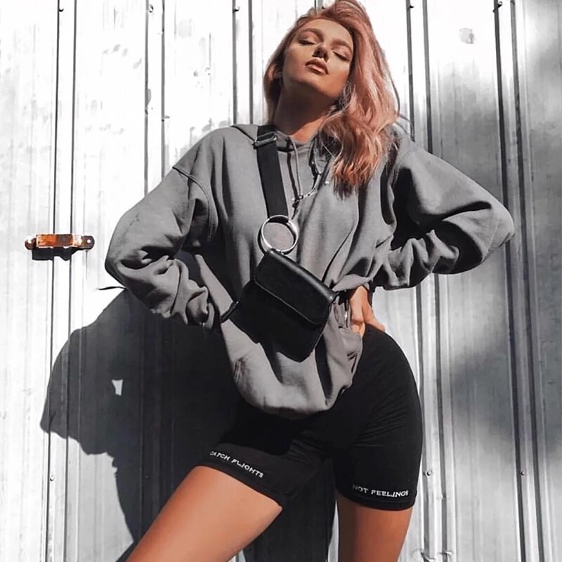 Велосипедки с худи всегда будут смотреться выйграшно