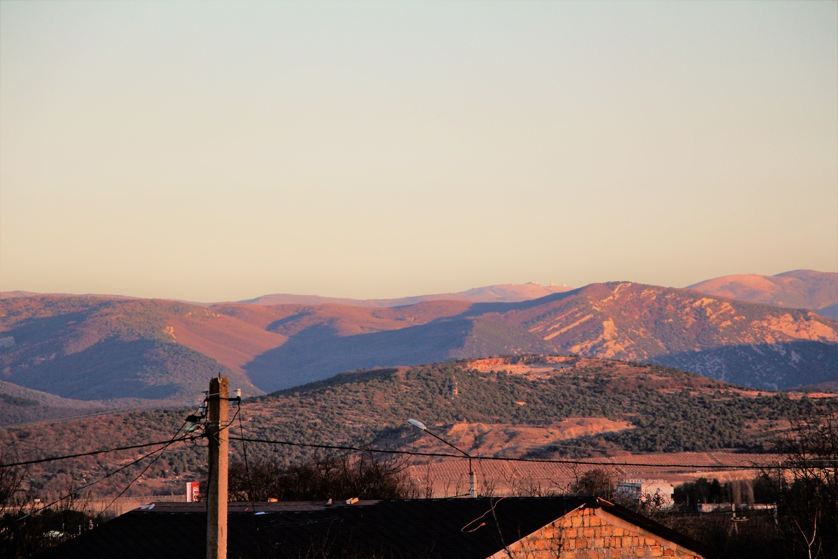 Вид с террасы нашего дома, фото автора.