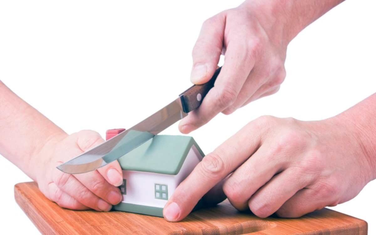 У наследуемой квартиры могут быть несколько собственников, что обязательно учитывается при нотариальном оформлении недвижимости