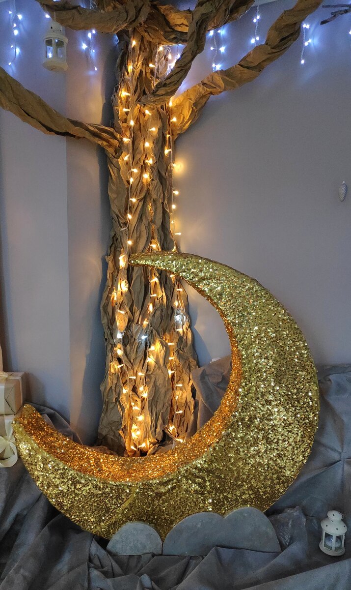 Самая большая очередь всегда собиралась около месяца, уж очень сильно он манил и детей, и взрослых