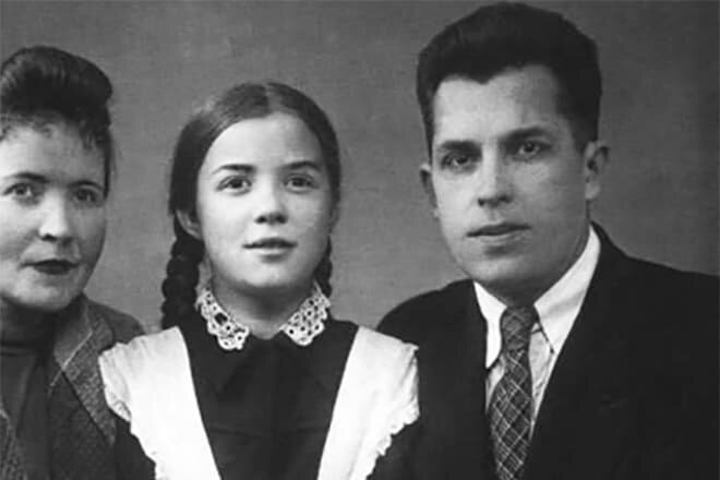 Светлана Карпинская с родителями.