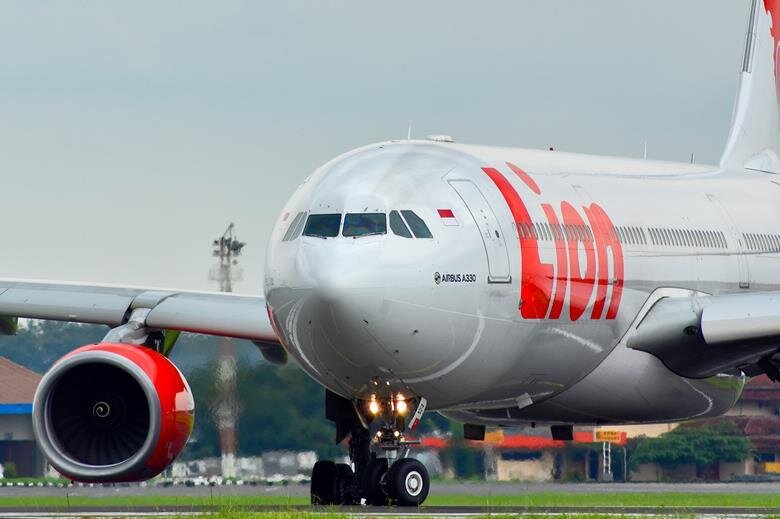 Отклонение при посадке A330 авиакомпании Lion Air произошло в результате того, что самолетом управляли два давно не летавших пилота. Фото: Gani Prastowo/Shutterstock