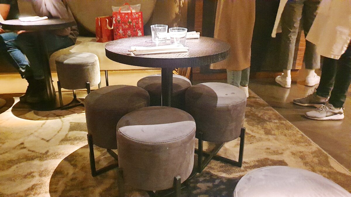 Не угодно ли присесть?