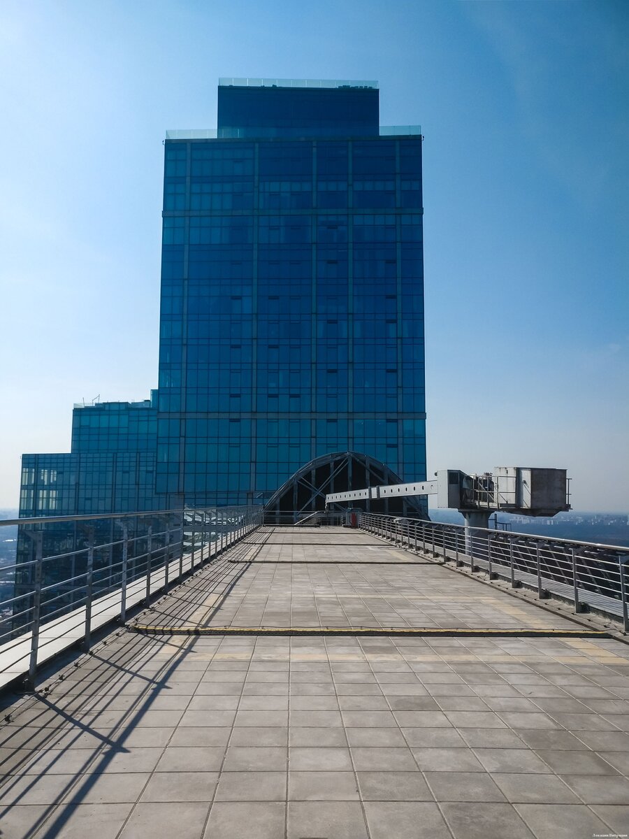 Крыша башни Империя в районе Москва-Сити