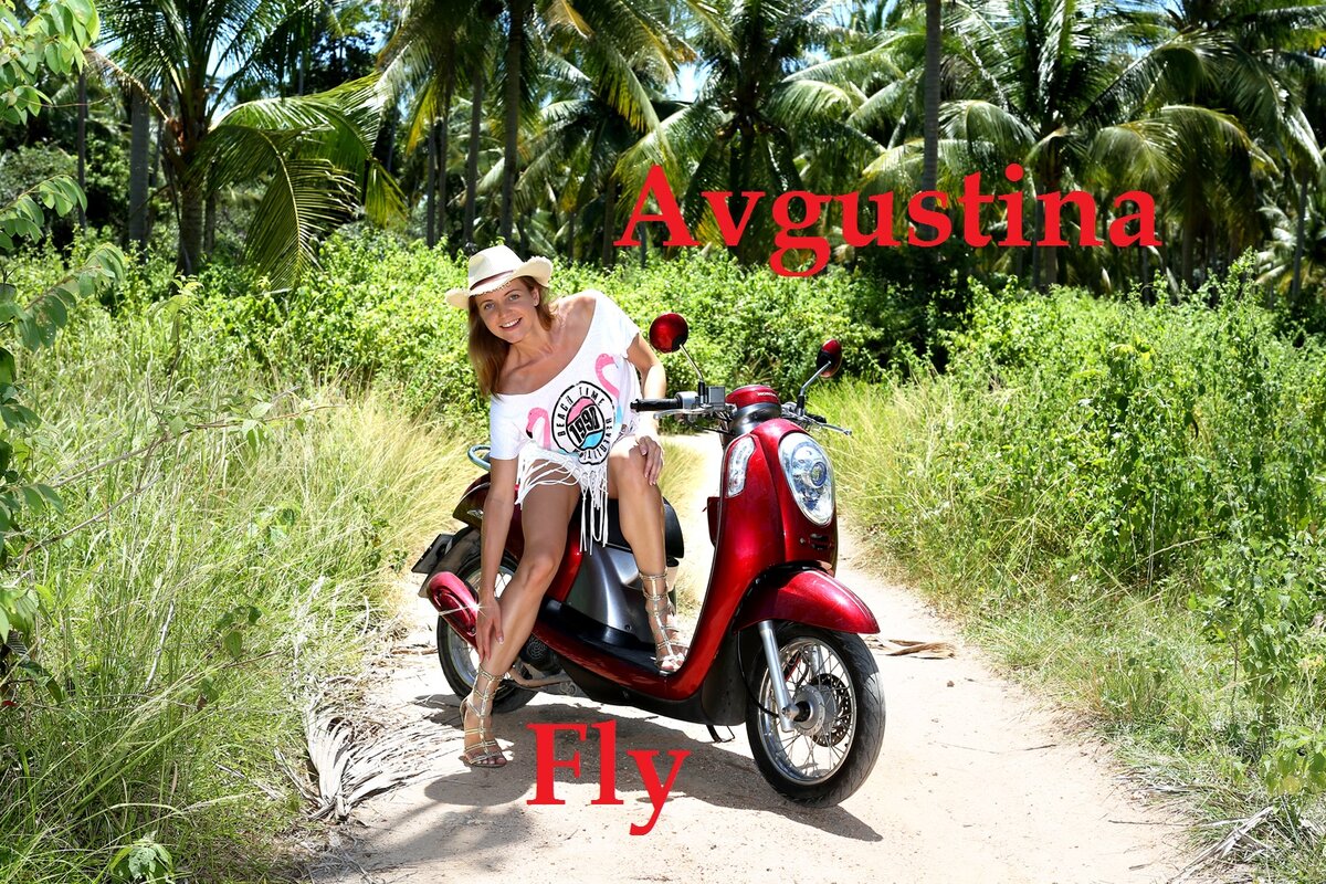 Обложка к альбому Fly Августины  - учителя наших курсов гитары.