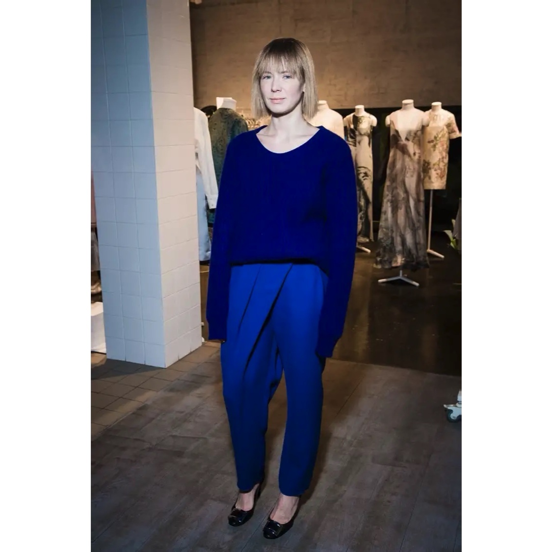 Жуткая натуральная растянутости и округлый разрез, Вика сразу выглядит потеряно 