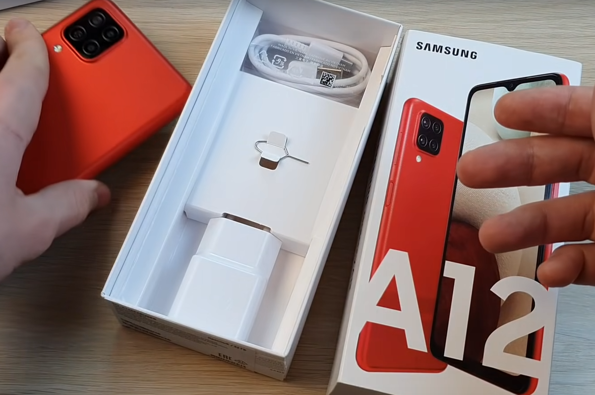 Комплектация Galaxy A12