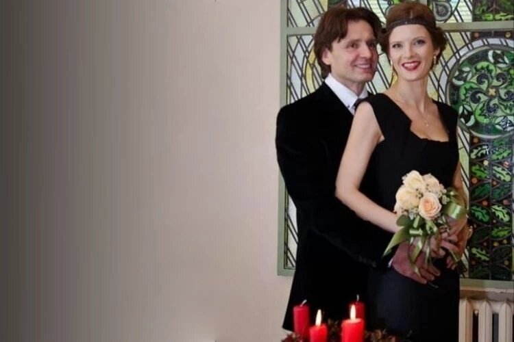 12.12.12 ,через 12 лет после знакомства, когда сыну уже 12-й год пошел. Не правда ли, так легче запомнить дату?! Никакой бесовщины :)  mentorservice.online