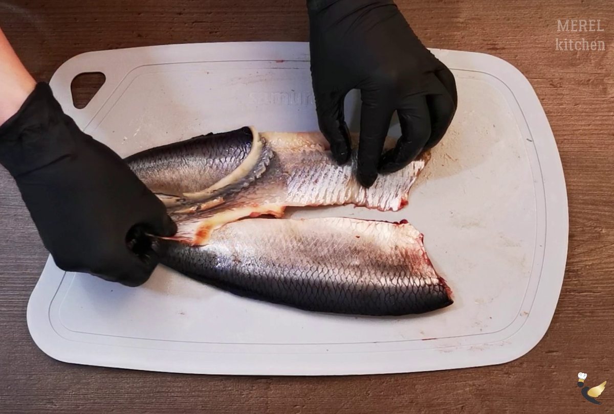 Как разделать селедку