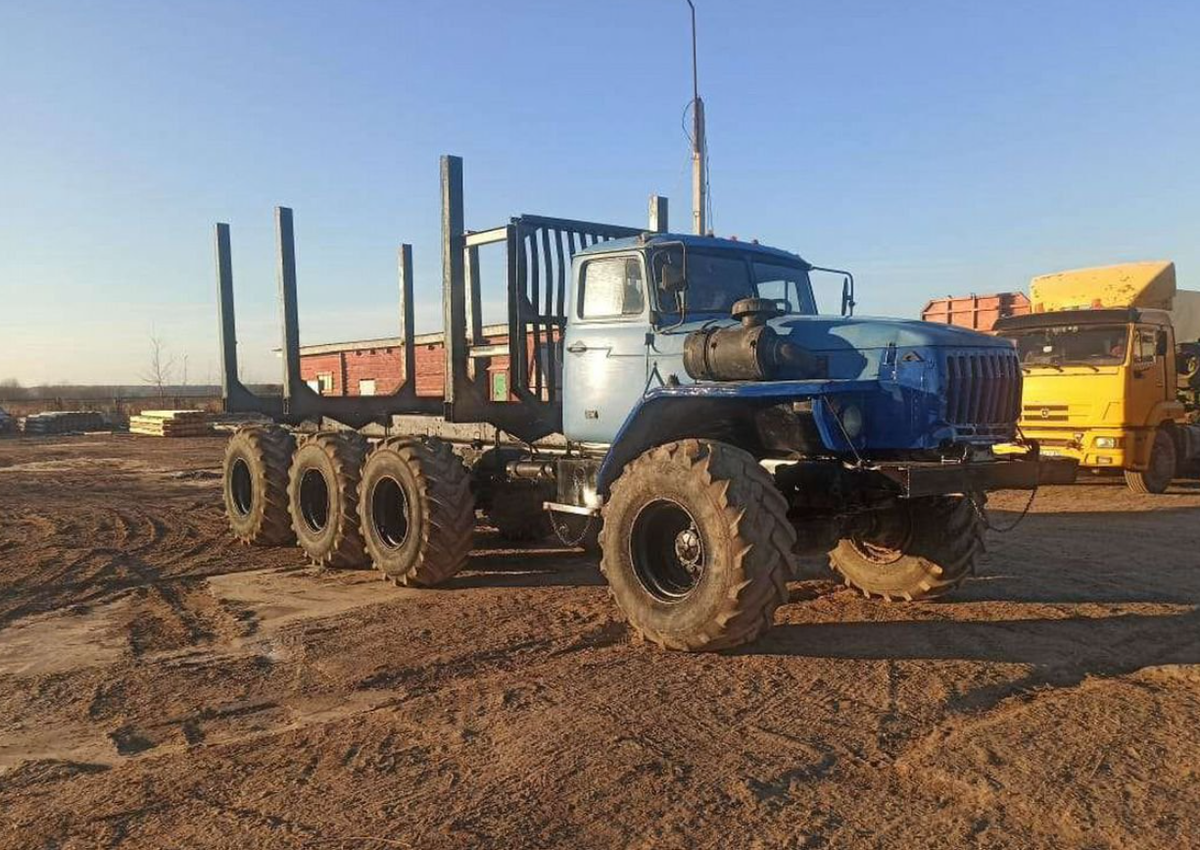 Урал-8х8 на колесах от трактора Т-150. Фото с сайта Авито.ру.