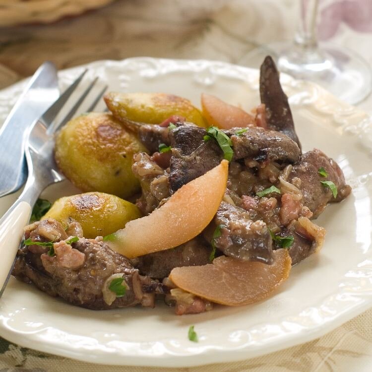Куриная печень с яблоками 