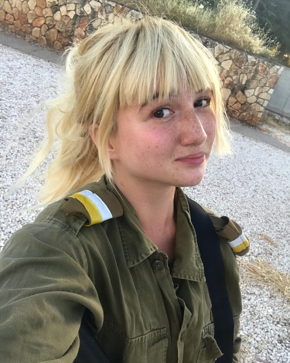 Instagram @alinachika_ русскоговорящая девочка Алина на службе в армии