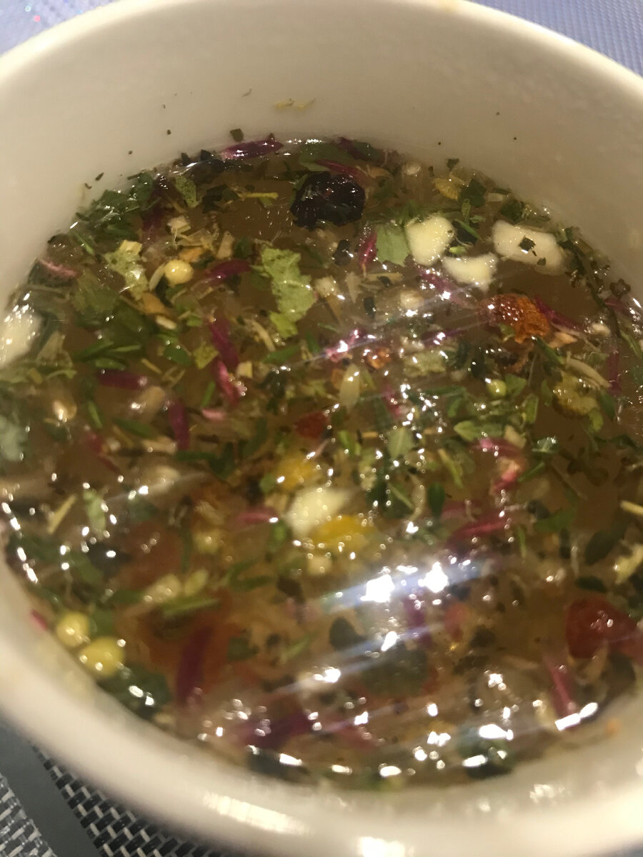 Чашка успокоительного чая, который помогал мне справляться со стрессом и нервами в Калининграде! 