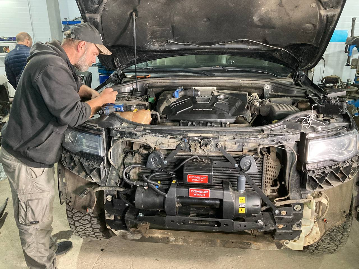 Константин Волков @Joker4x4 около десяти лет занимается разработкой установочных комплектов лебедок для внедорожников