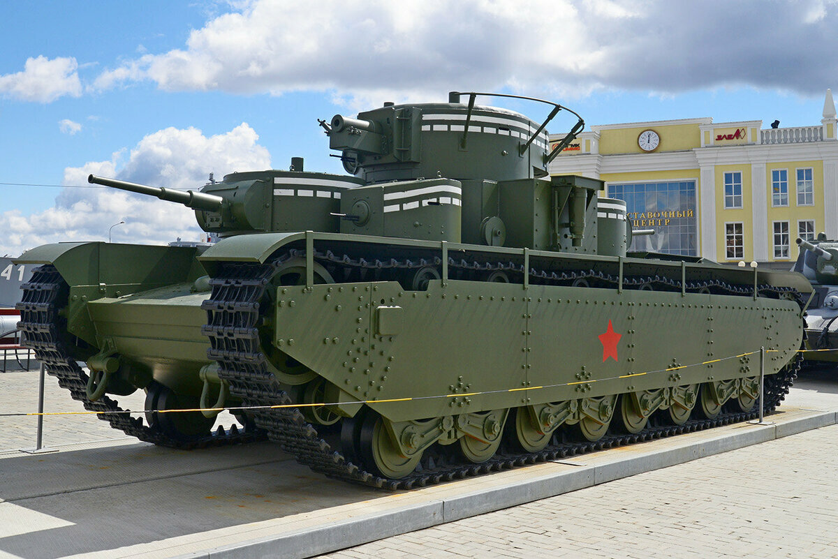 Советский многобашенный танк т-35