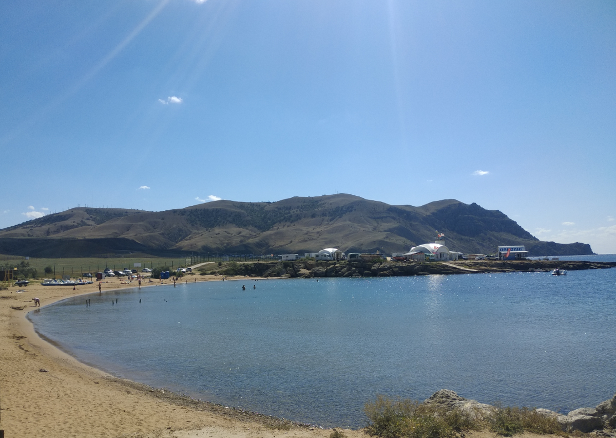 Вид на полуостров Меганом со стороны капсельской бухты. Фото автора