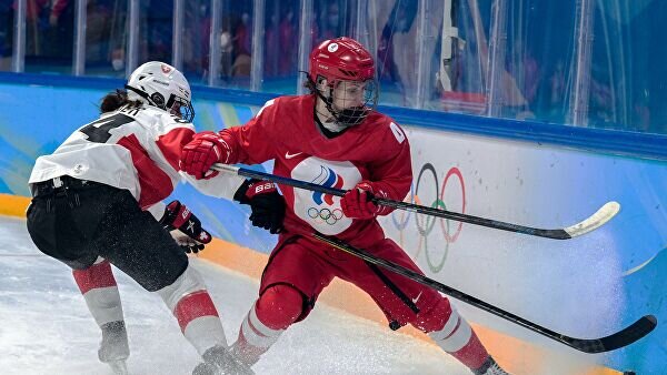    Ноэми Райнер (Швейцария) и российская спортсменка, член сборной России (команда ОКР) Юлия Смирнова© РИА Новости / Григорий Сысоев