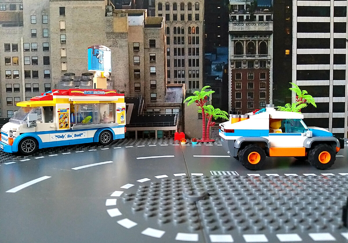 Грузовик мороженщика из набора LEGO Сity арт. 60253 из личной коллекции