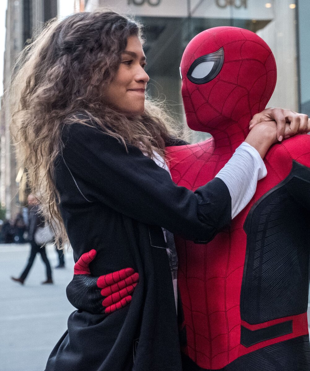 Зендея и Том Холланд на съемках фильма Человек-паук: Нет пути домой