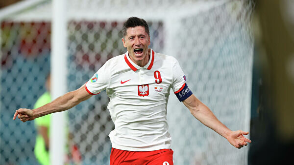    Нападающий сборной Польши Роберт Левандовски© Fran Santiago - Powered by Getty Images/UEFA