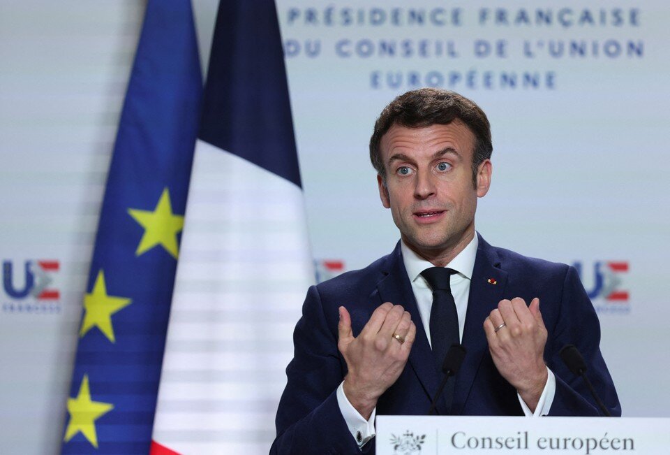     Макрон не согласился с требованием России платить за газ рублями  REUTERS