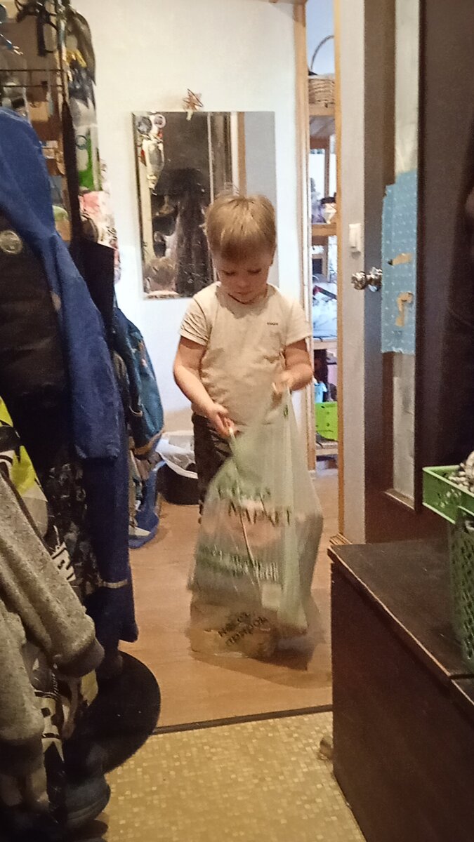 Лёвка помогает) 