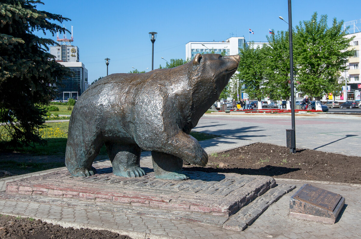 Пермский медведь пермь улица ленина фото Пермский медведь. Показываю один из символов Перми и одну из самых достойных гор