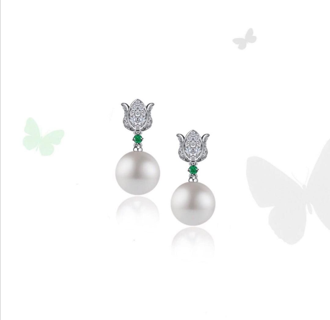 Белое золото, бриллианты, морской жемчуг, цавориты, белый родий.