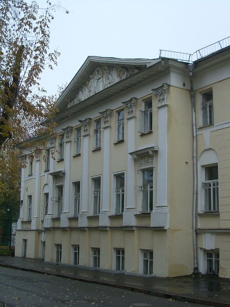 Сфотографировать «дом Герцена» не смогла (уже не первый год там идёт ремонт и доступ закрыт), поэтому фото из Интернета