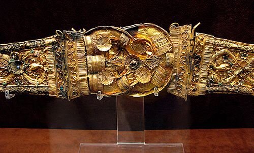 Старинный золотой ремень