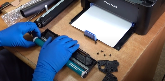 Один конец оси обрезан