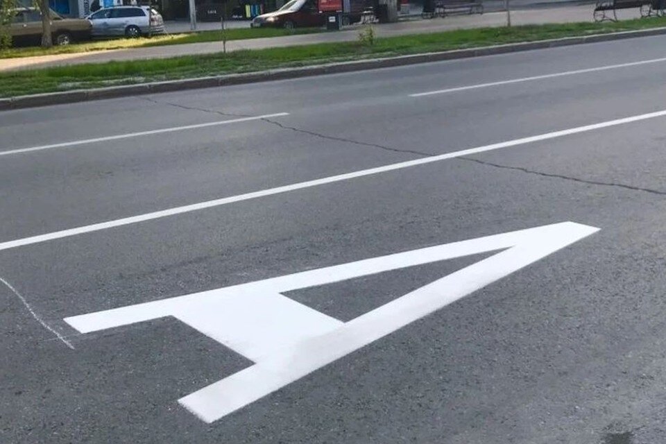     Выделенные полосы для общественного транспорта появились в Барнауле с началом реконструкции моста на Новом рынке.  пресс-службы администрации Барнаула