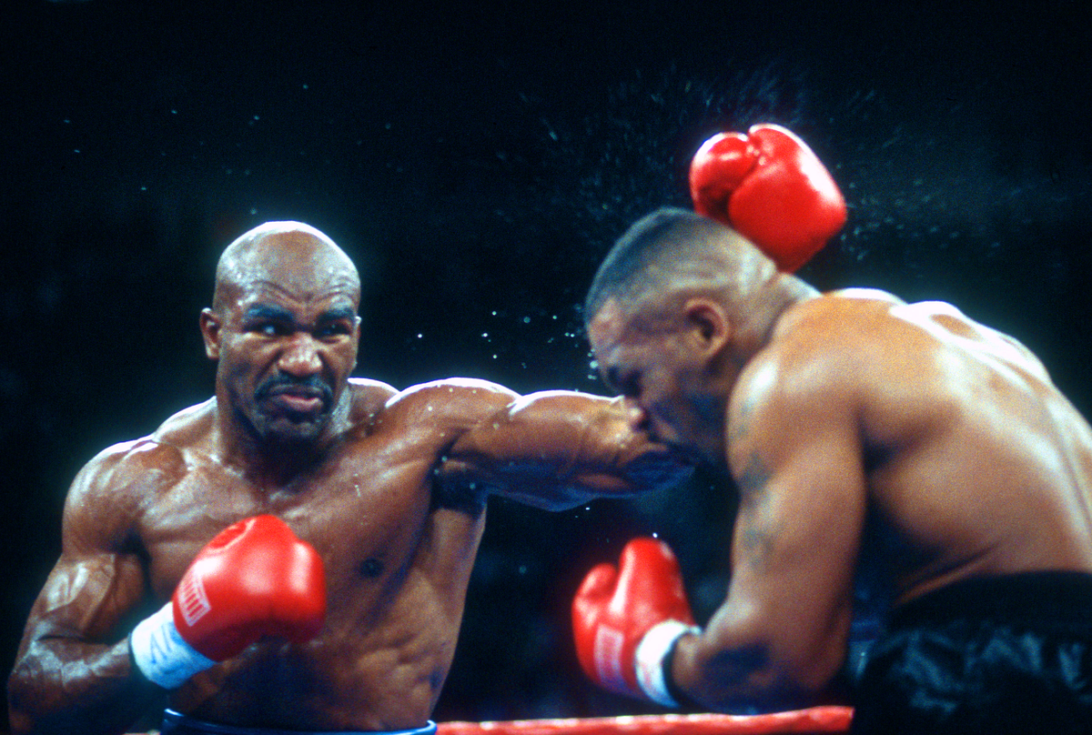 майк тайсон холифилд 1 бой. эвандер холифилд бой с майком тайсоном. Mike tyson холифилд. риддик боу эвандер холифилд. эвандер холифилд и майк тайсон.