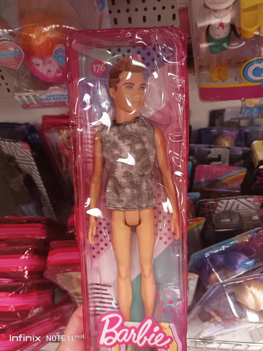 Кого-то привлекли клетчатые штаники... 