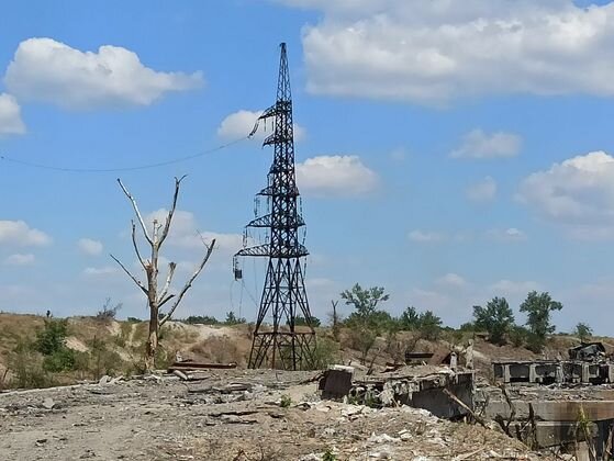    Разрушенная инфраструктура на въезде в Лисичанск Татьяна Стоянович © ИА REGNUM