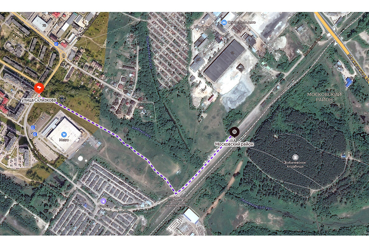 На этом спутниковом снимке видно, где расположено кладбище.
