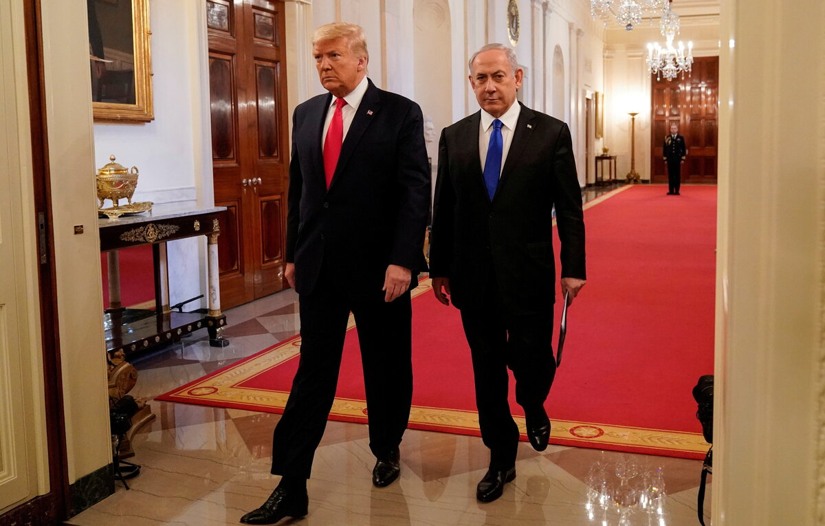    Дональд Трамп и премьер-министр Израиля Биньямин Нетаньяху   REUTERS/Joshua Roberts