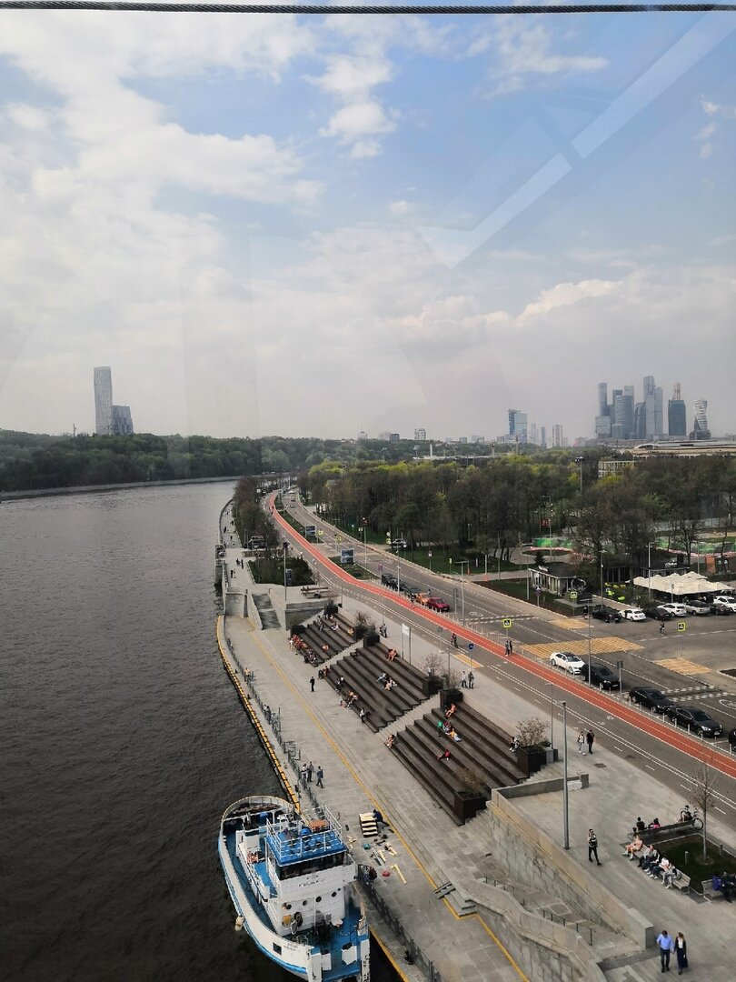 Только отъезжаем от станции Лужники.