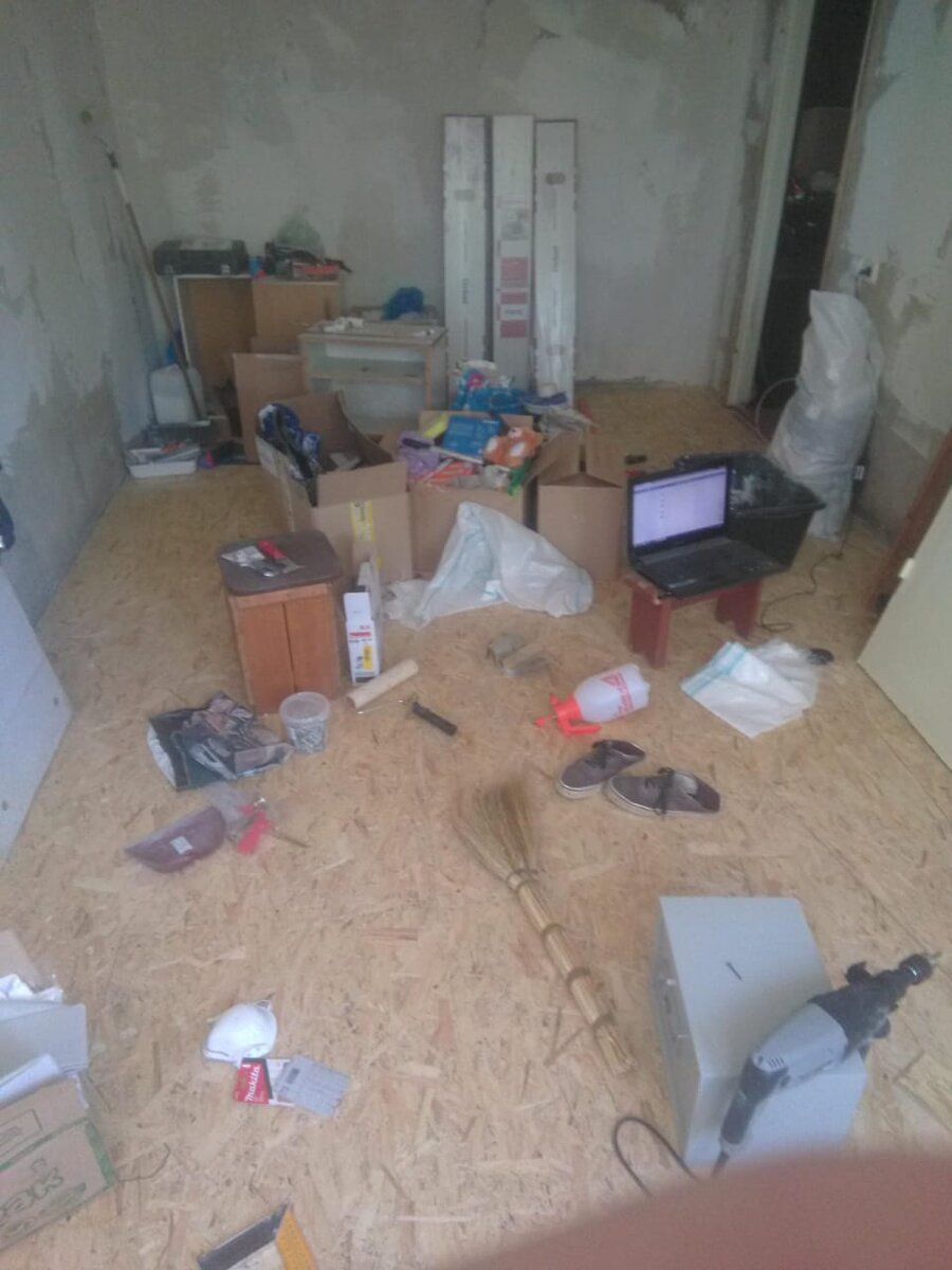 Пол выровняли 