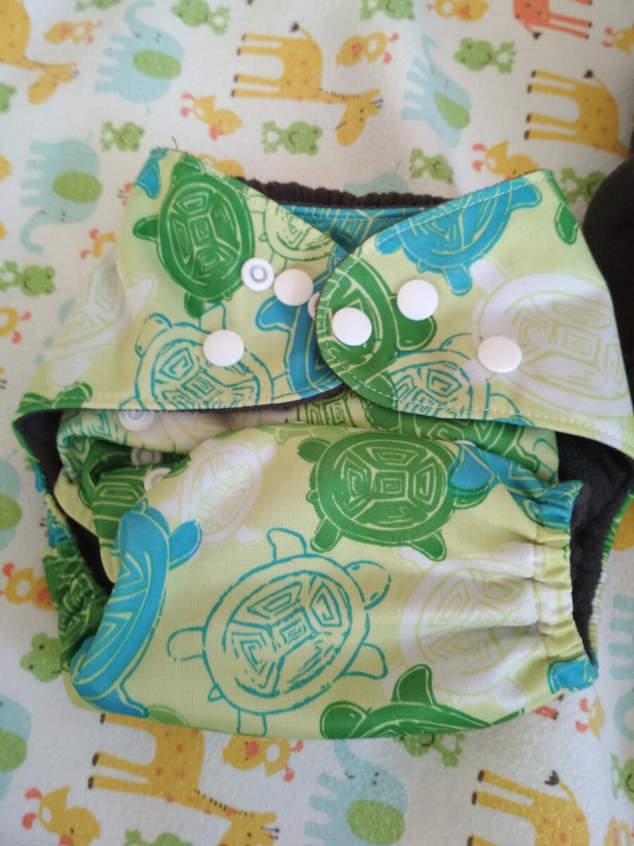 личное фото - подгузник на минимальном размере(все кнопочки по высоте застегнуты)