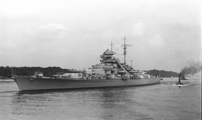 Bismarck выходит из порта на ходовые испытания.