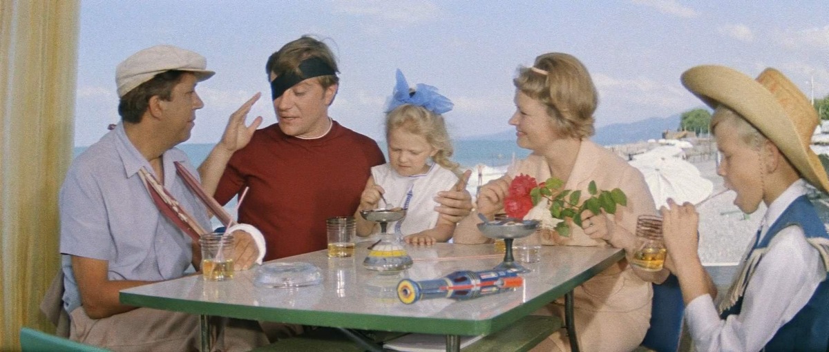 Кадр из фильма "Бриллиантовая рука" (1969 г.)