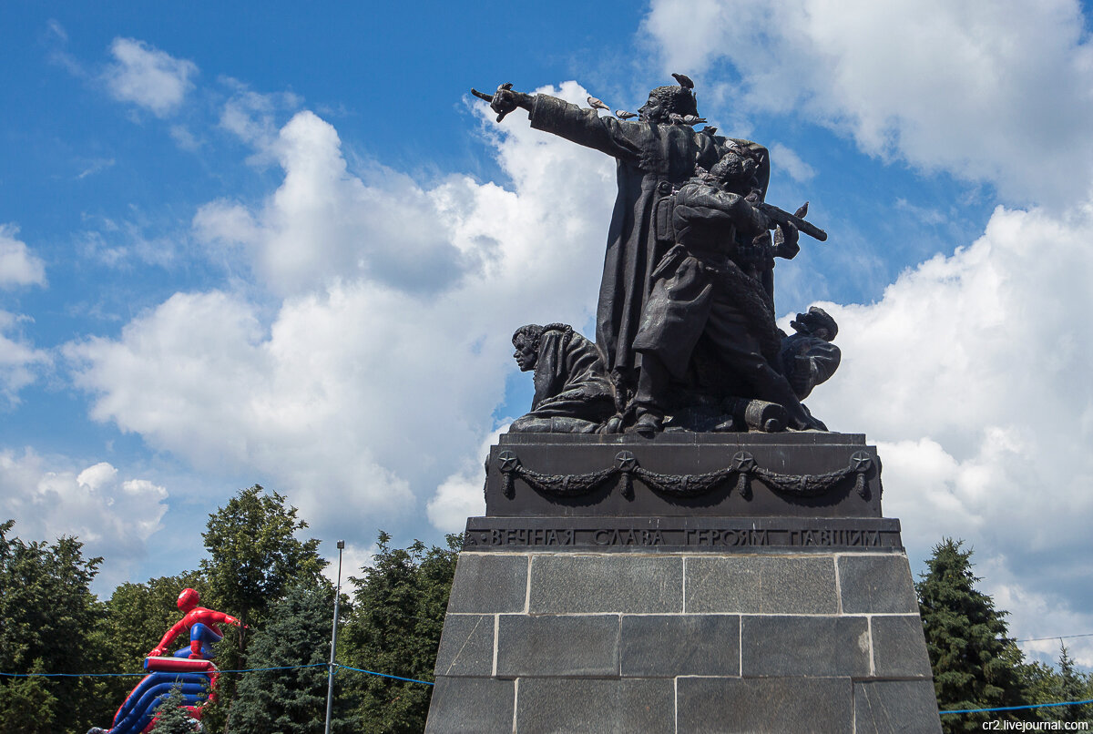 Памятники полководцам. Памятник генералу Ефремову. Памятник генералу Ефремову Смоленск. Памятник Ефремову в Вязьме. Памятники города Вязьма.