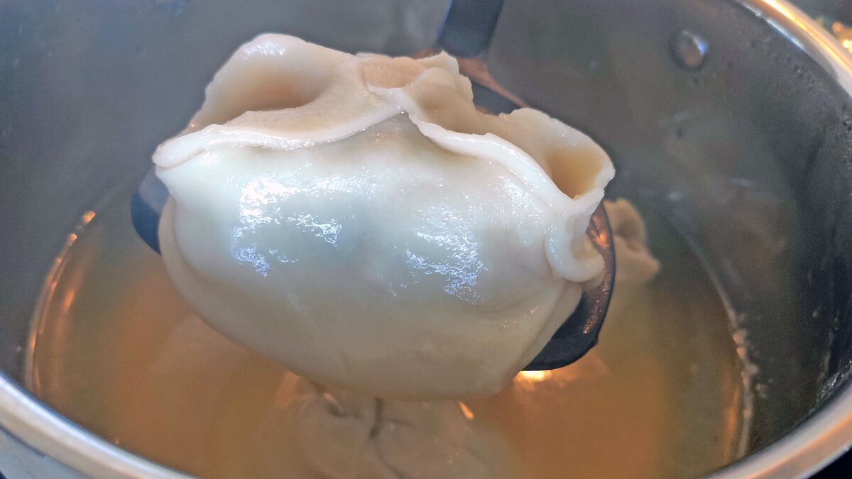 Как правильно варить замороженные манты. Манты в мантоварке. Манты узбекские. Манты. Как правильно варить замороженные манты.