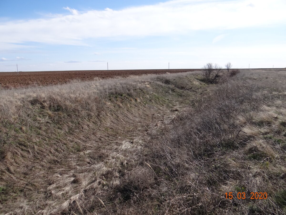 Остатки противотанкового рва.