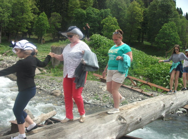 Абхазия, на маршруте к высокогорному озеру Мзы