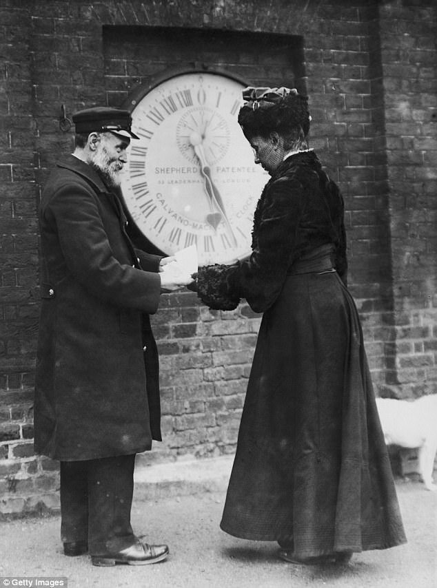 https://www.dailymail.co.uk/news/article-4940170/Lady-Time-returns-City.html