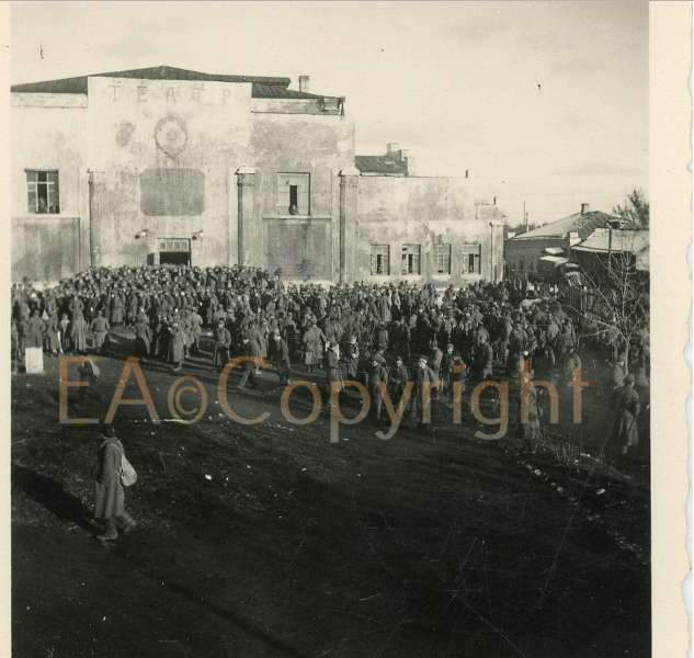 Городской театр как лагерь для военнопленных 